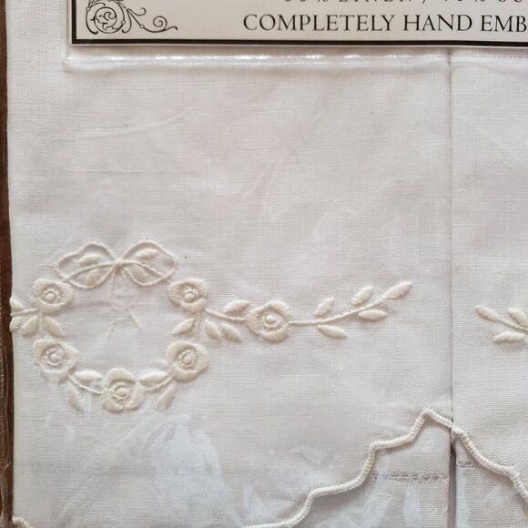 Linen Cotton White Guest Towels 14" x 20" NEW Embroidered in Original Package - Picture 3 of 5